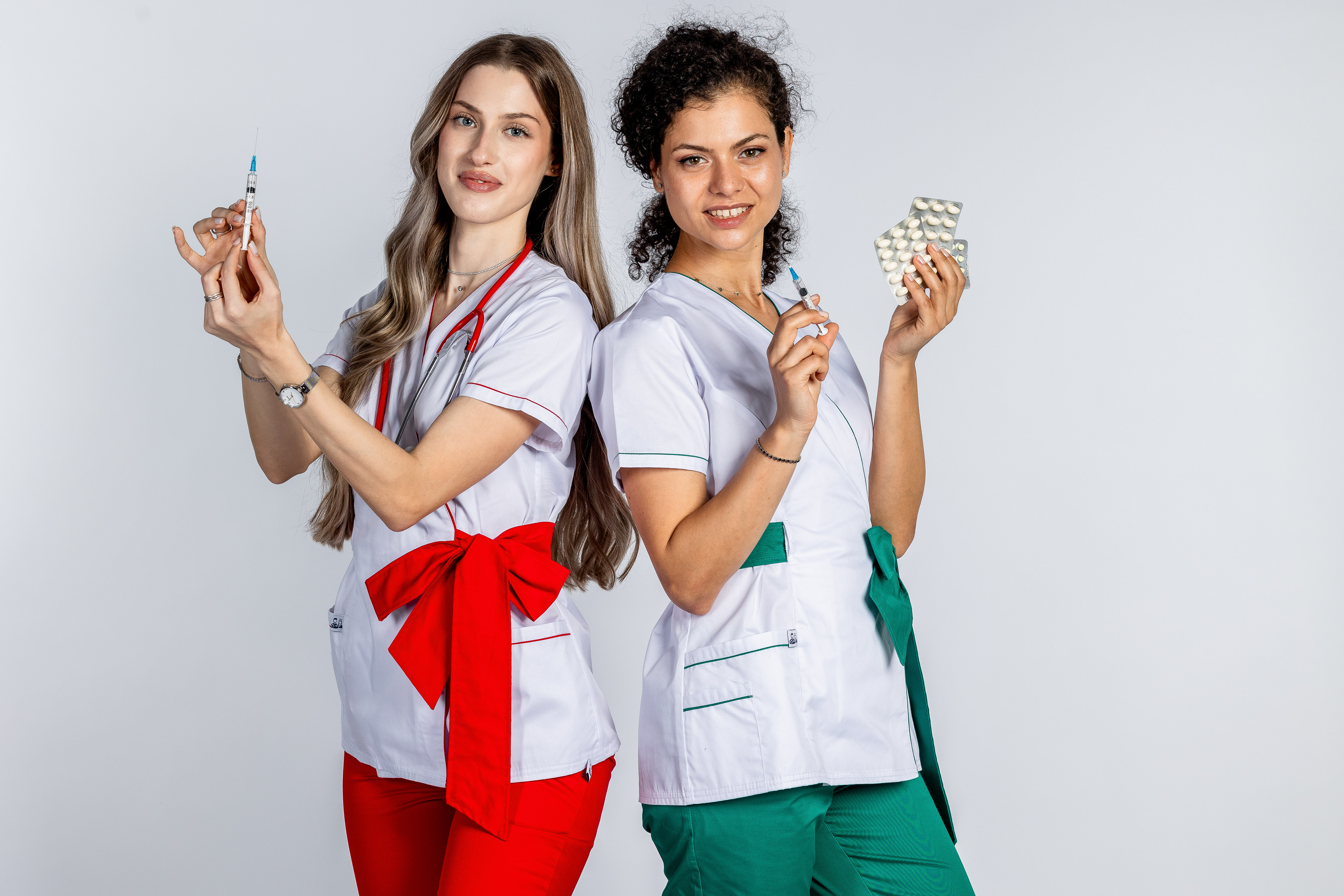 Casacca per medico a due pezzi a kimono, e cordoncino con papillon